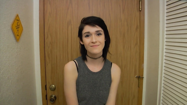 Худая девушка-милашка занимается сексом с отчимом лучшей подруги