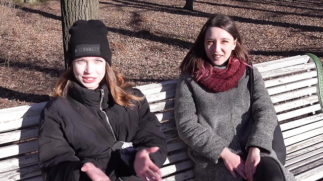 Легко развел глупенькую красотку на секс у себя дома