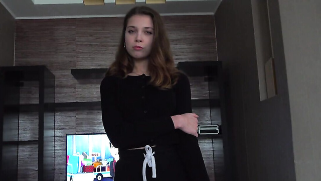 Сводная сестра сказала подругам, что сможет заняться анальным сексом с братом