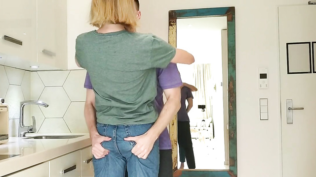 Расплатилась с фотографом сладкой и киской и сексом по домашнему